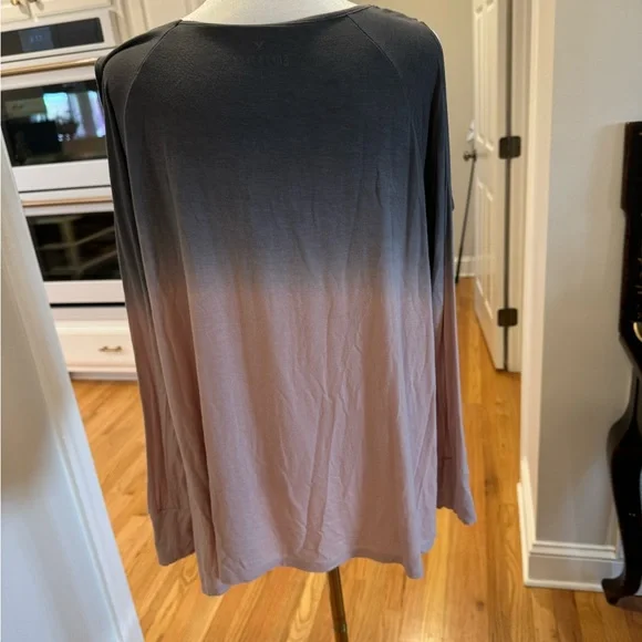American Eagle Soft & Sexy Ombre Cold Shoulder Top - Picture 5 of 9